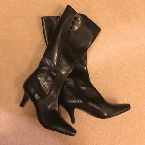 NWOT black boots with button detail